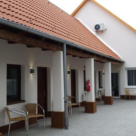 Czermann Holiday Inn Oroszlany Luaran gambar