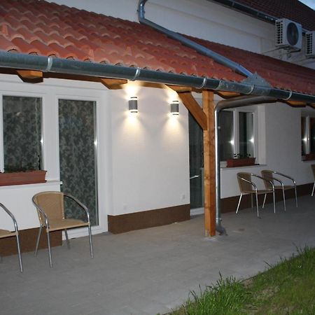 Czermann Holiday Inn Oroszlany Luaran gambar