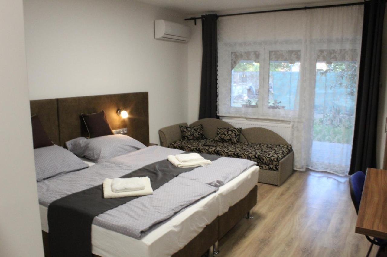 Czermann Holiday Inn Oroszlany Luaran gambar