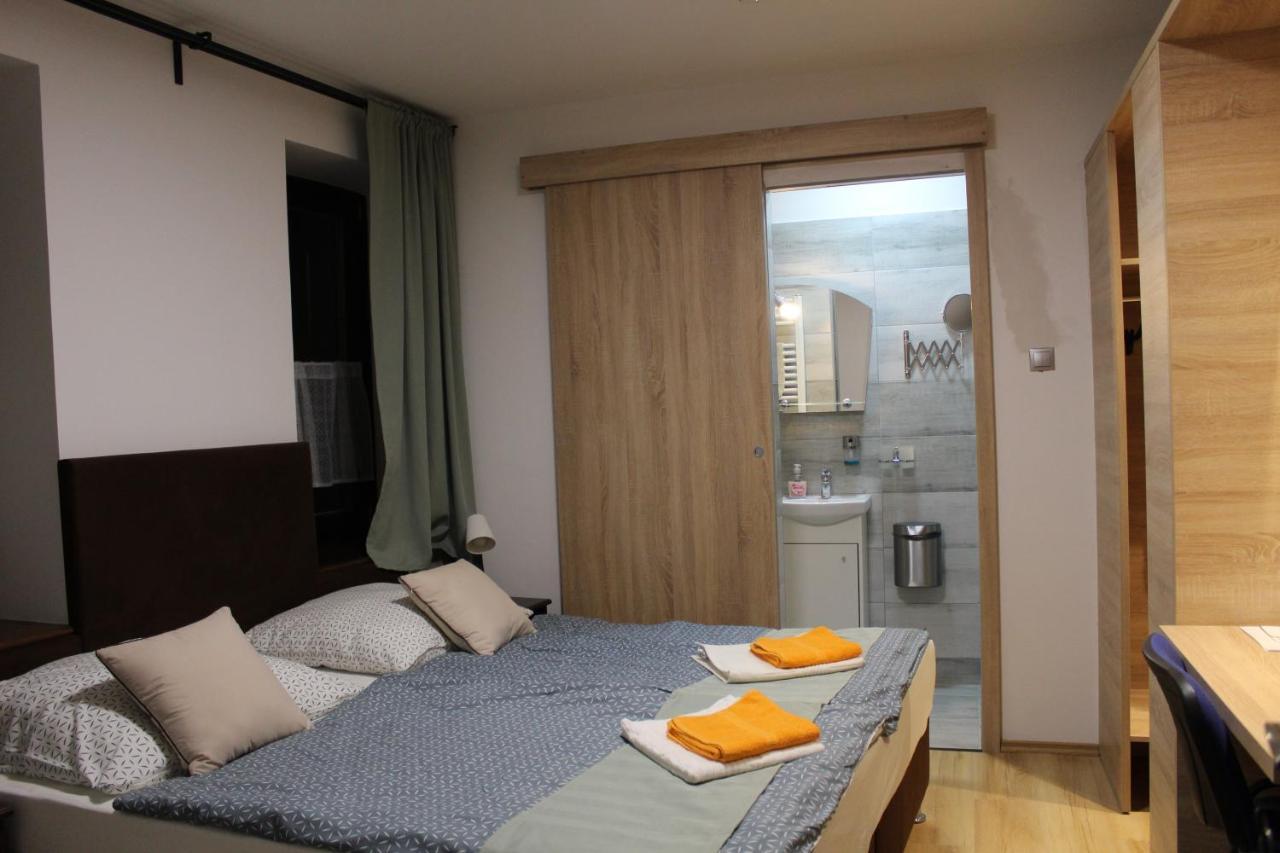 Czermann Holiday Inn Oroszlany Luaran gambar