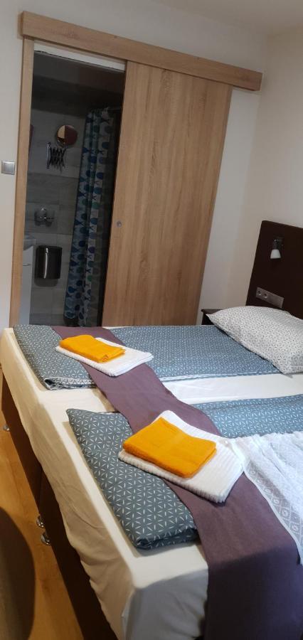 Czermann Holiday Inn Oroszlany Luaran gambar