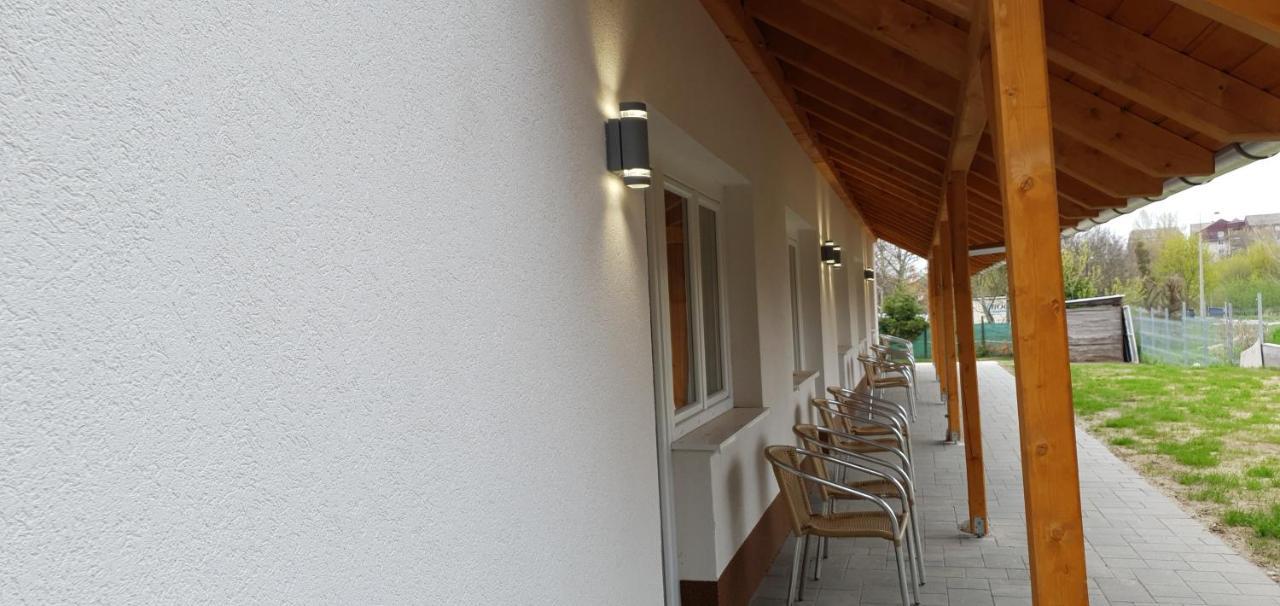 Czermann Holiday Inn Oroszlany Luaran gambar