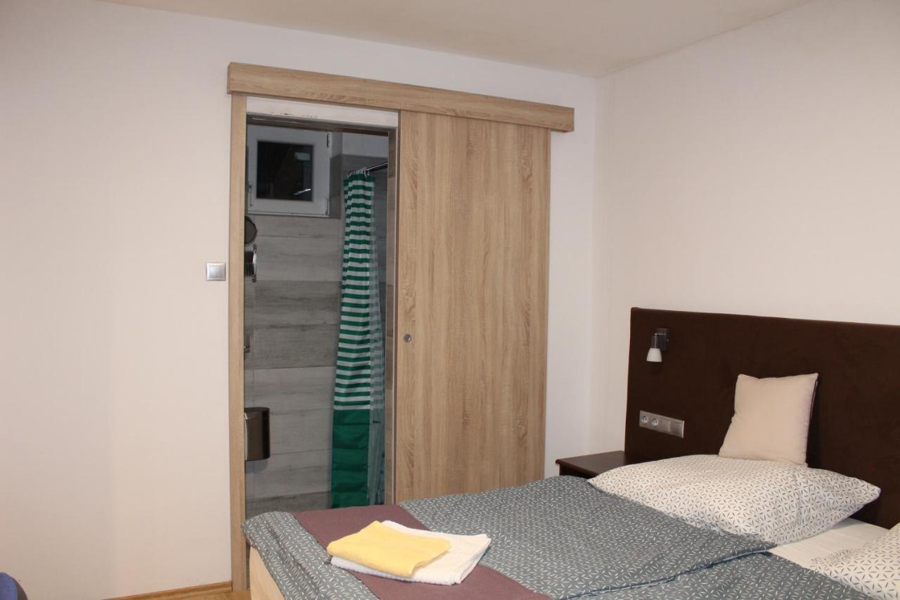 Czermann Holiday Inn Oroszlany Luaran gambar